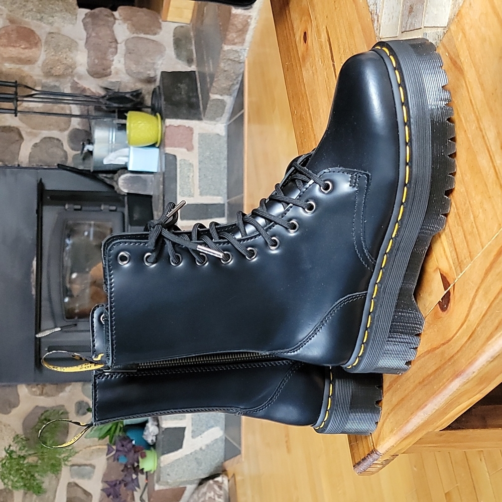 Lightly used, worn 4 times. Dr. Martens Jadon Hi Polished Smooth Boots